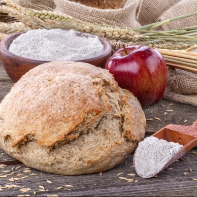 水果和谷物是面包产品的纤维来源。